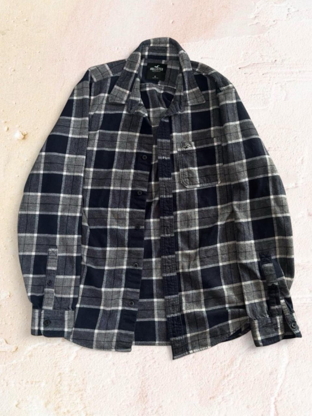 Hollister Men's Black and White Plaid Button-Up Shirt